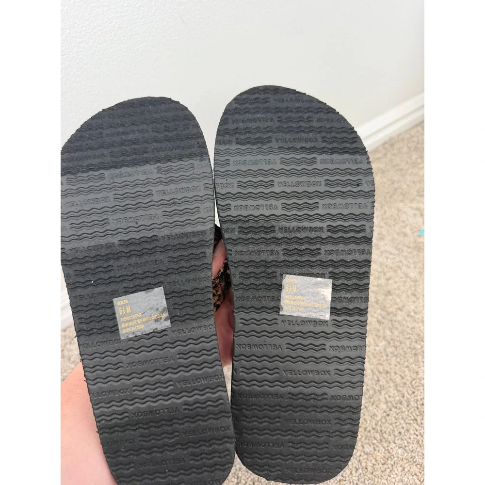 Yellow Box Soleil Flip Flops – Leopard – Women's Size 6.5 – New in Box - Picture 4 of 8